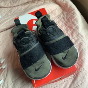 Nike prestos in medium olive, black and white